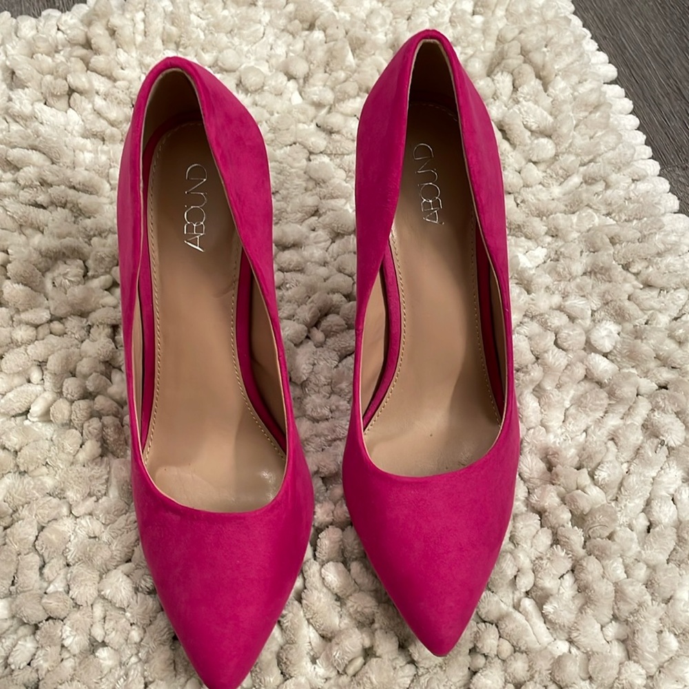 Pink ABOUND Heels size 8M BRAND NEW!!!
